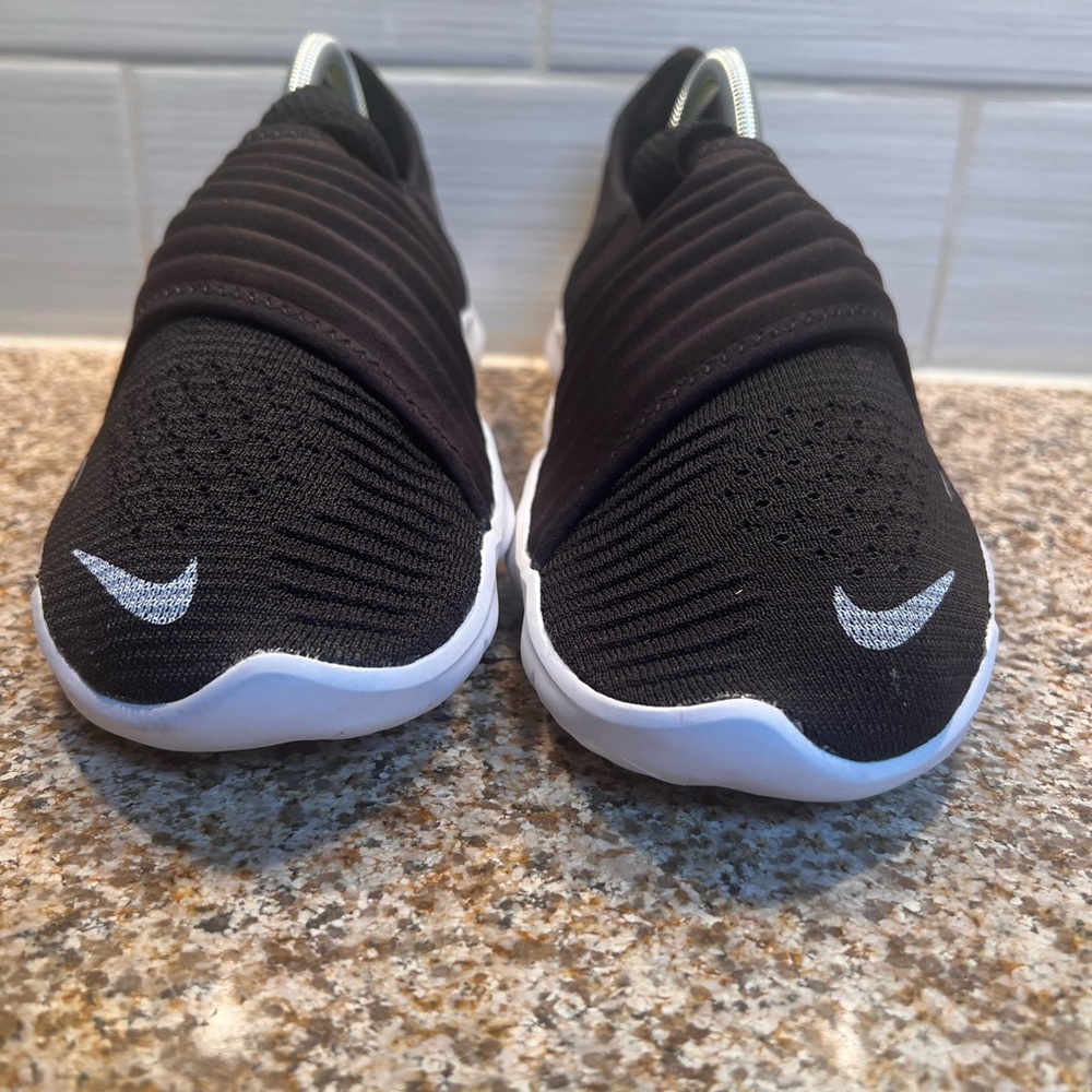 Nike Black Slip-On Athletic Shoes with White Sole and Neon Yellow Swoosh - Picture 4 of 8